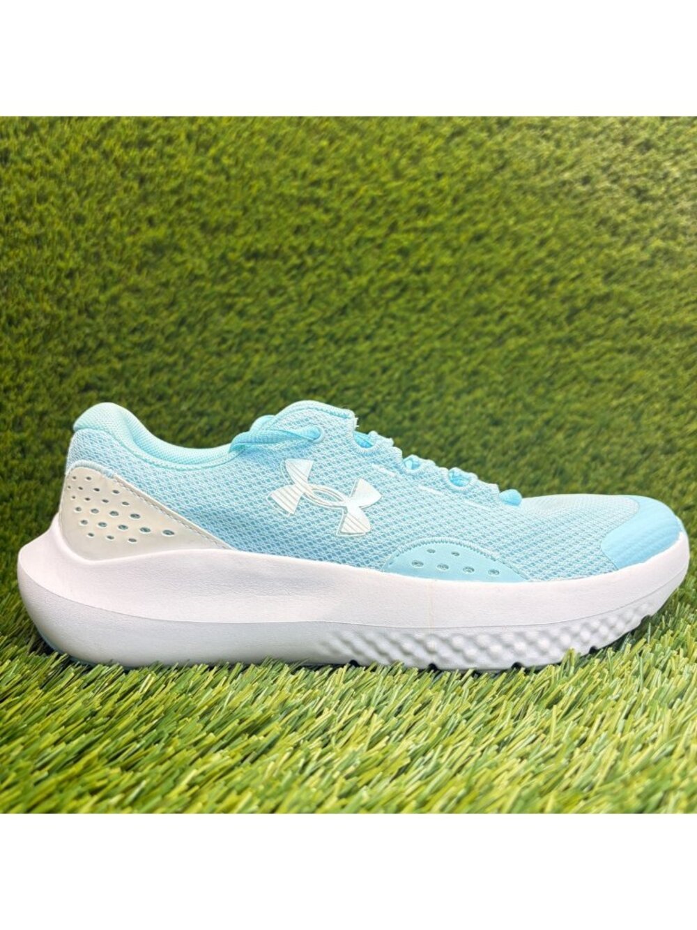 Under Armour Surge 4 Boys Size 6Y Blue White Athletic Running Shoes Sneakers